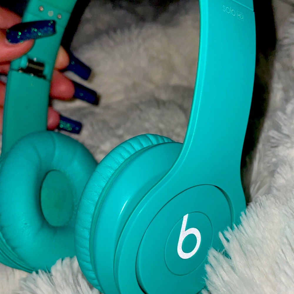 Turquoise dr.dre beat headphones